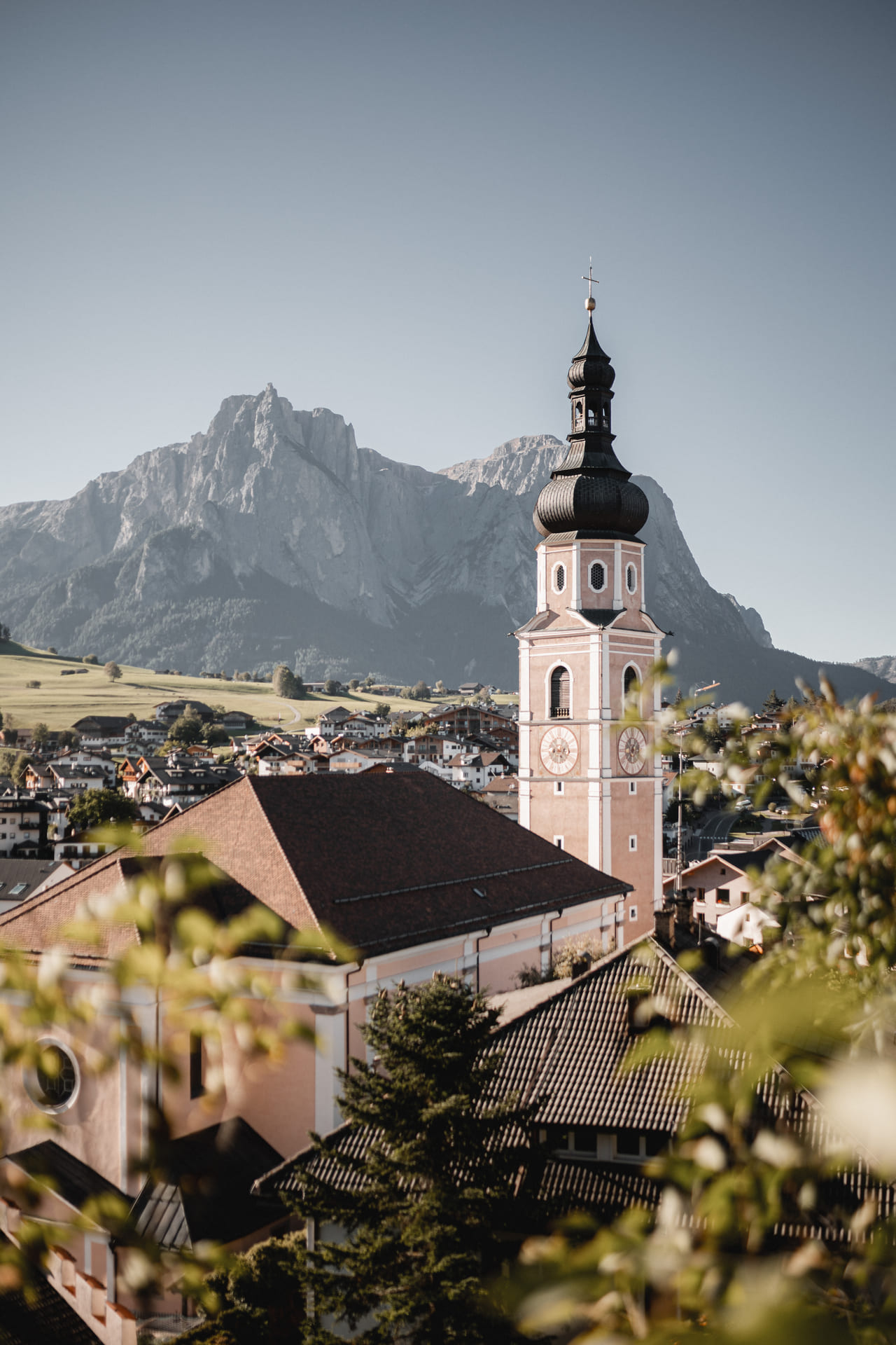 Kirchturm von Kastelruth in Südtirol